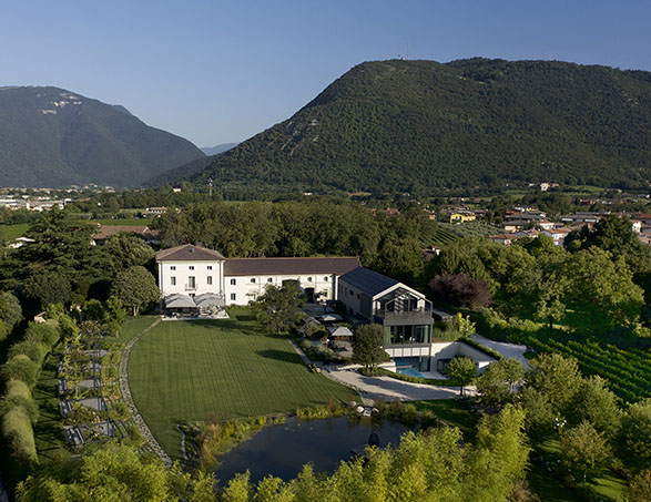Ca’ Apollonio is a sustainable boutique hotel nestled in the Veneto foothills