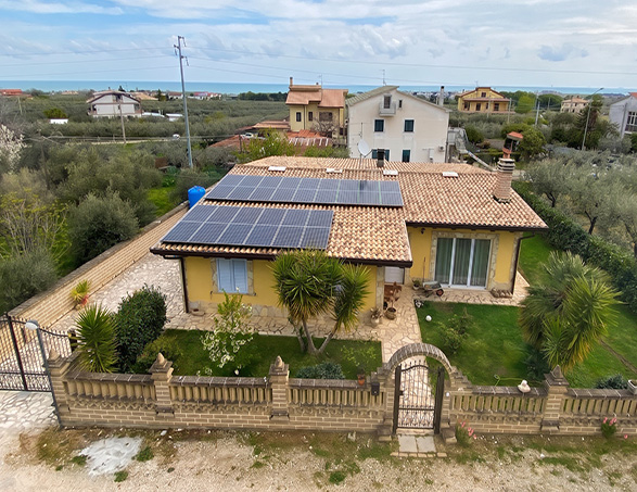 Detached house in Vasto, class A4, with solar panels and Clivet Sphera-T heat pump