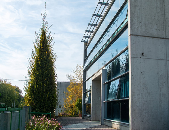 Exterior of De Agnoi industrial building, retrofitted to improve comfort and energy savings.