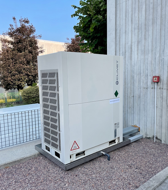 Clivet MV6i VRF heat pump outdoor unit, part of the solution installed at the De Agnoi company.