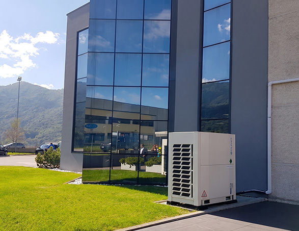 Exterior of the Clivet Bistrò corporate restaurant with ELFOEnergy Storm heat pump unit.