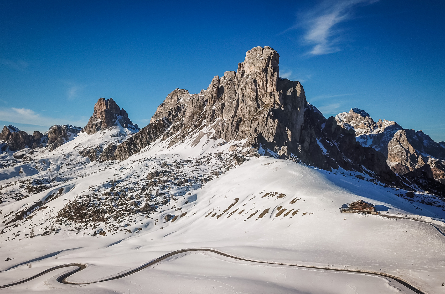 Schneebedeckte Berge, Komfort im Einklang mit der Natur